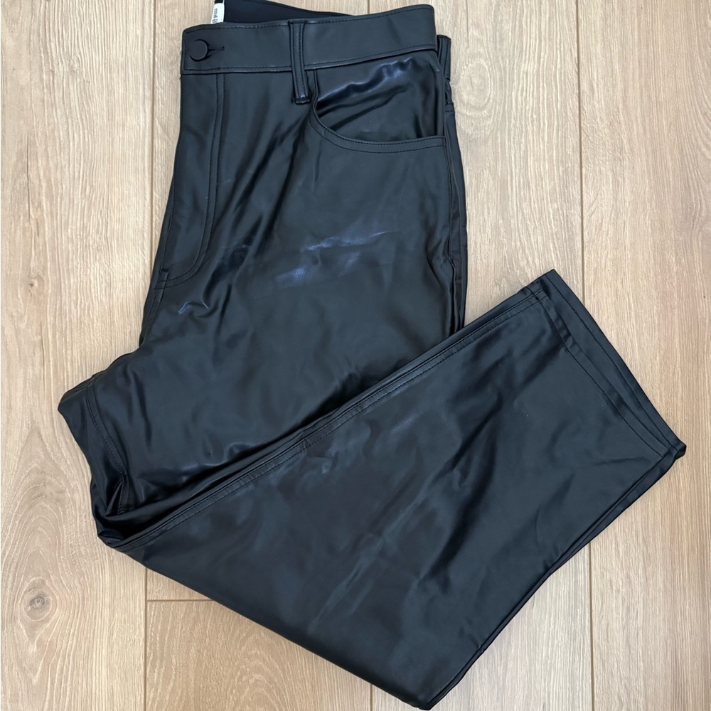 Abercrombie & Fitch Women's Black Cropped Pants